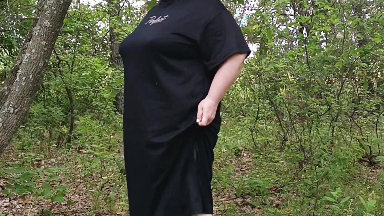 Mother-in-law Undressed in a Park and Masturbates Her Pussy