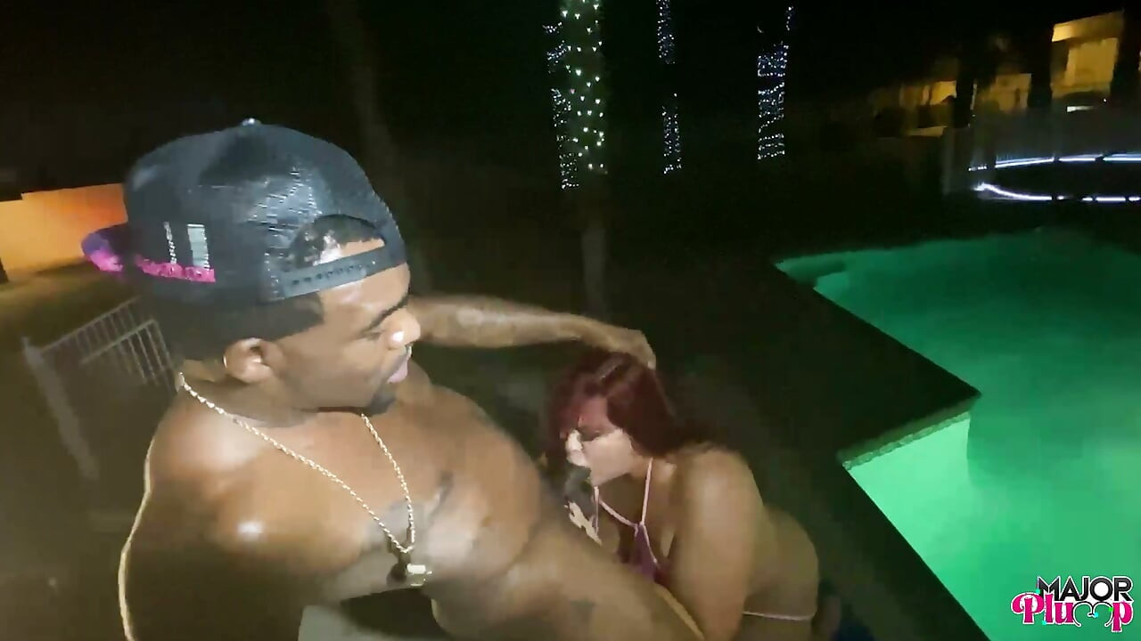 Mature Plumper Gets Pounded by Rome Majors BBC at the Pool