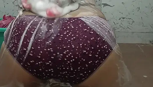 Priya bhabi heiße badeshow