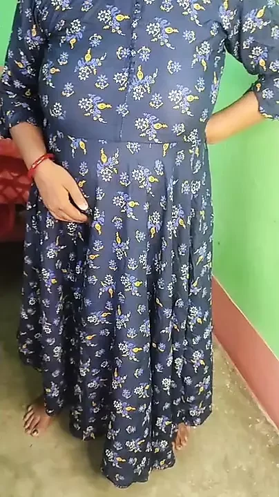 インド人若いバビが精液のために彼女のまんことアナルを広げる