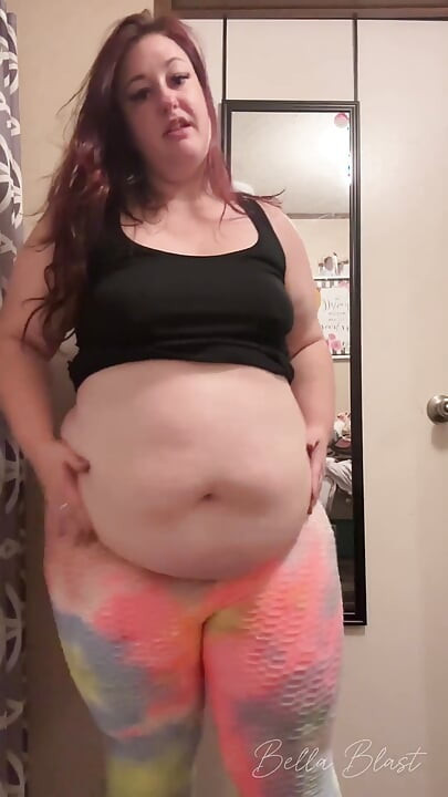 Jiggling Belly Shakes i Bubbly Fart Blast autorstwa Bella Blast