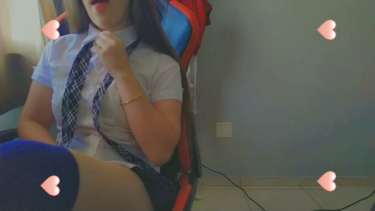 قرنية كما لم يسبق لها مثيل نعيم جنية الطالبة تنزل أثناء الاستمناء وتأخذ الديلدو داخل كسها الحلو