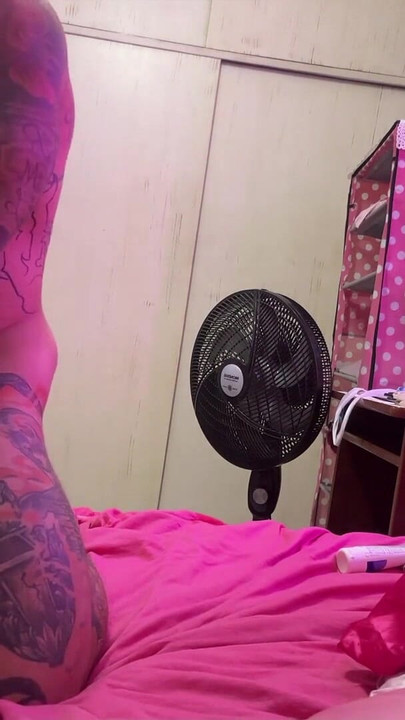 Detik ikonik dari "Makan transvestite nakal"