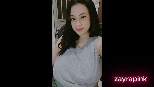 Brezilyalı büyük Brunda, poposunu gösteriyor
