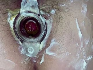 Abertura anal quente e plug de túnel. Buceta peluda e close-up do cu