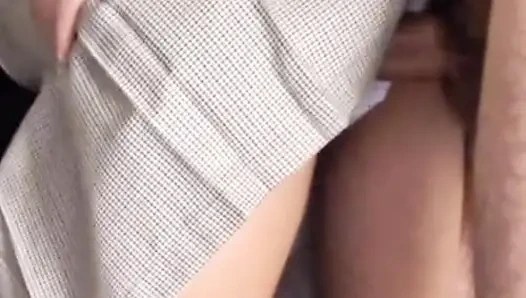 Hübsches, schönhäutiges Schulmädchen lässt sich von ihrer Lehrerin ficken, im Austausch für perfekte Noten