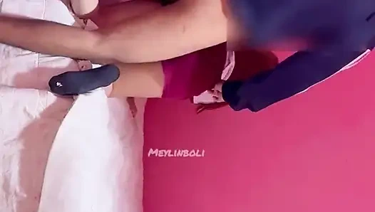 Студентка подкралась из колледжа со своим бойфрендом