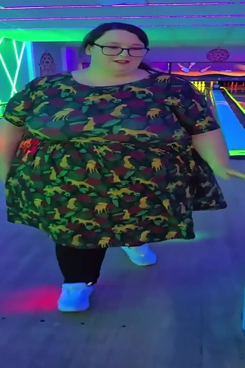 SSBBW Out Bowling