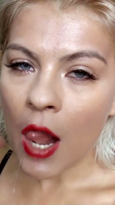 See hot MOM Jasmine Rouge giving her bf a deepthroat sucking | Clip 1