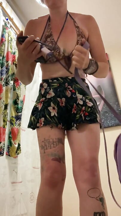 Piernas Largas, Pantalones Cortos, Tetas Perfectas.
