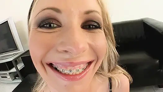 Sevimli kız oral seksten sonra götten sikiliyor