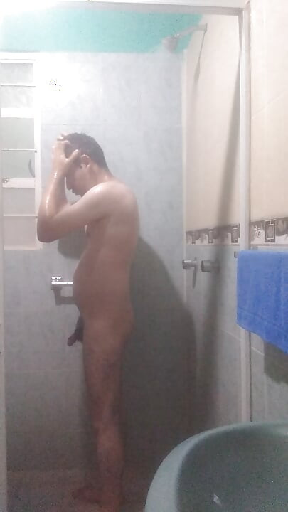 샤워하는 남자