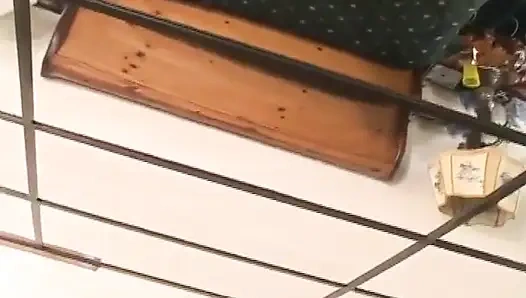 Жена одна дома, жена