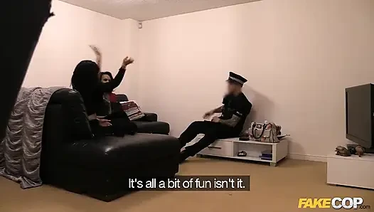 Fake cop - sasha kas & channel kommen in einen aufgeregten streit, aber lösen sie schnell bei, als ein gefälschter Polizist zu einem dreier mitschließt