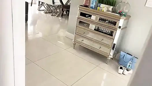 Mollylittle si cewek sange ini ngentot kontolku habis-habisan sampai mulut dan memeknya menganga lebar