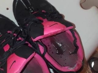 Net fan's wife's Nike's shox pissed