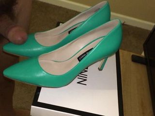 Nw green heels грають