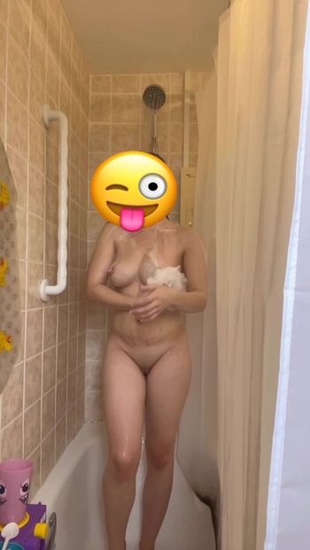 Watch me have a shower (new here)