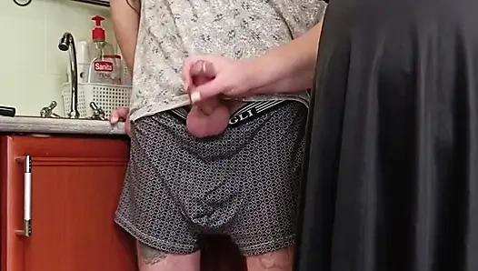 Pacar ngocok sampai dicrot sperma sebelum makan siang