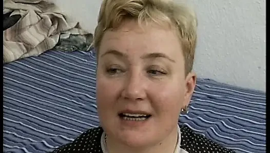 Tante girang Jerman tetek besar menunggangi kontol di kamar tidur
