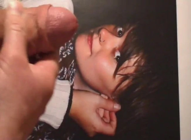Cumtribute82