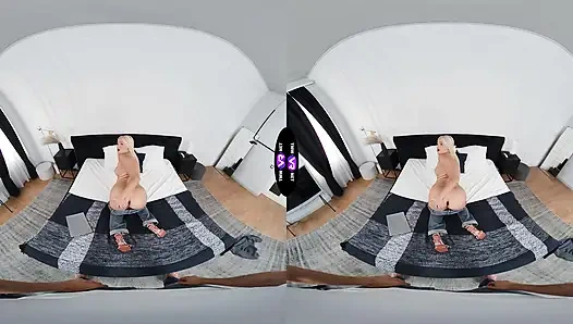 Azgın sarışın dizüstü bilgisayarını düzelttikten sonra yarağına biniyor - tmwvrnet