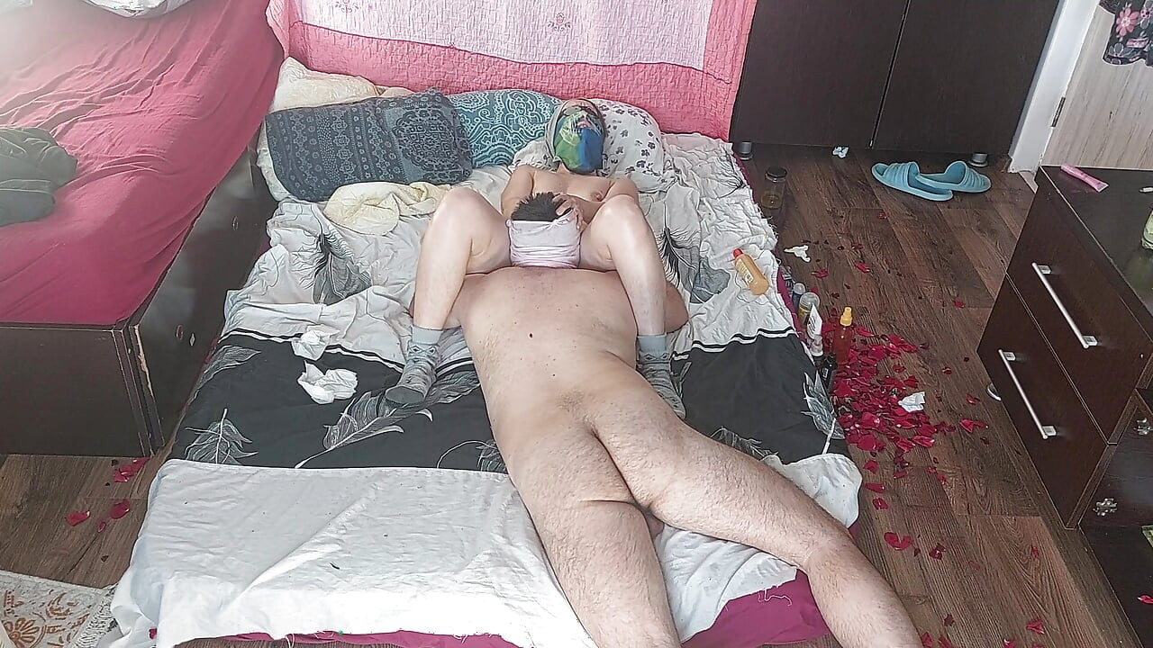 Lick the wife's juicy pussy until orgasm. Hot sex amateur couple. Sensual massage of a sexy couple with oil on the body.