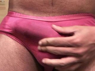 Fun dans une culotte en coton rose
