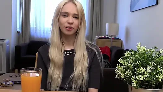 Siswa seksi membutuhkan uang tunai- Wawancara