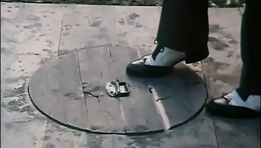 Schöne blonde schwanzlutscht muschi und fickt im schloss