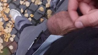 Al aire libre masturbación con la mano amateur