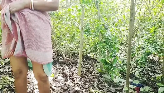 Jungle amazing nomita boudi açık havada açık ve yüzgeme