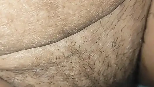 Deshi делает массаж киски и трахается