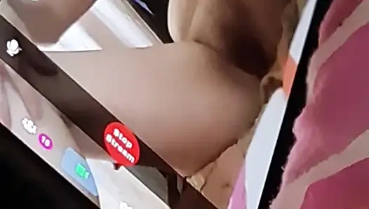 Suami melihatku saat aku pergi live di camsoda