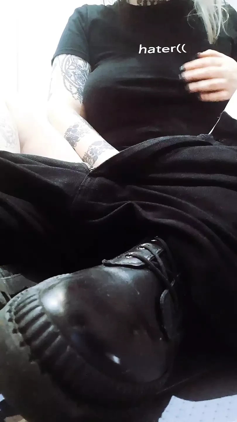 工作时在浴室里快速玩弄阴户