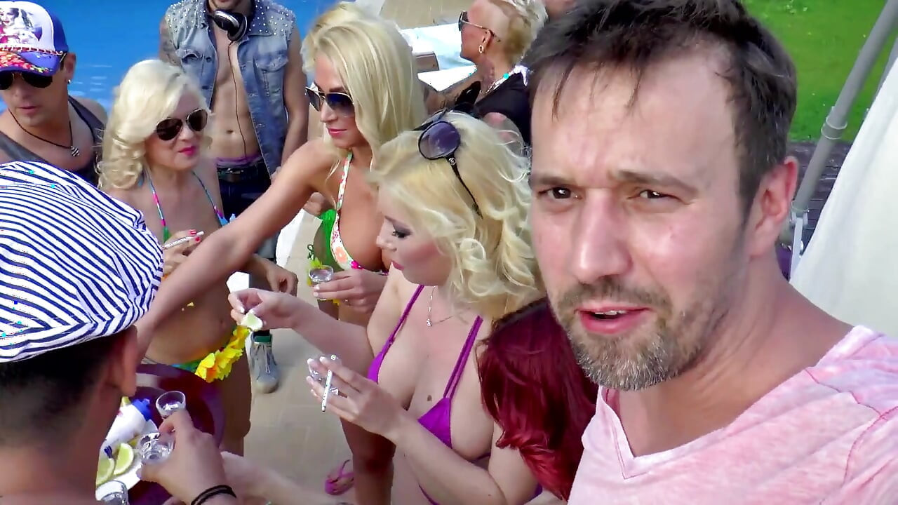 Titus Pool Party 2 - Zorras Mojadas Folladas Duro En La Orgía De La Piscina