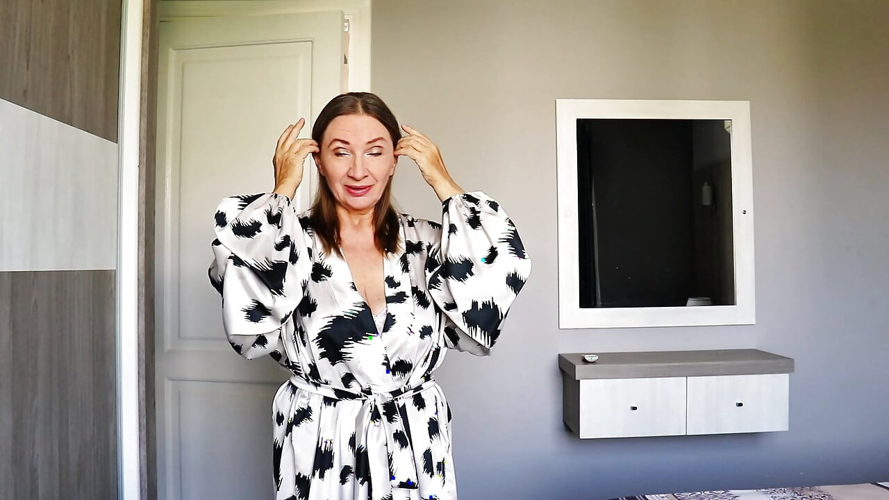 Mature Busty Futanari Reveals Her Secret For Stepson