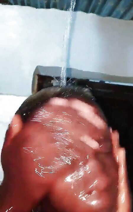 Sexyrita bañándose, bailando, mostrando su bonito coño, tetas tomando bbc en su boca milf
