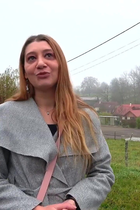 Jessie Gets Her Pussy Fucked in an Ffh Trio