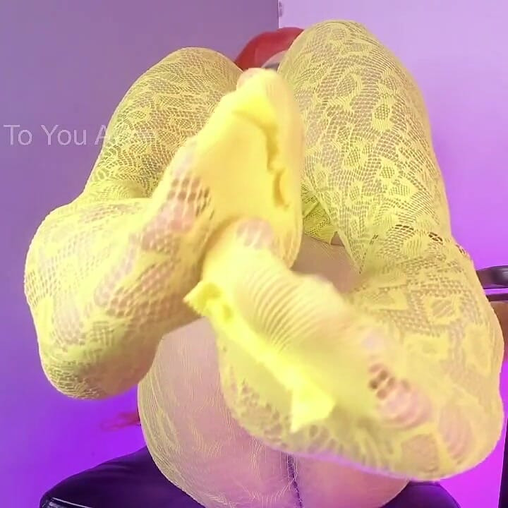 Colombian Shemale Fetish Sweaty Feet and Strong Smell