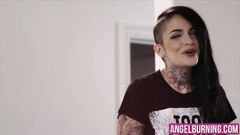 Emo slut loves banging fat bitch with a strapon from behind
