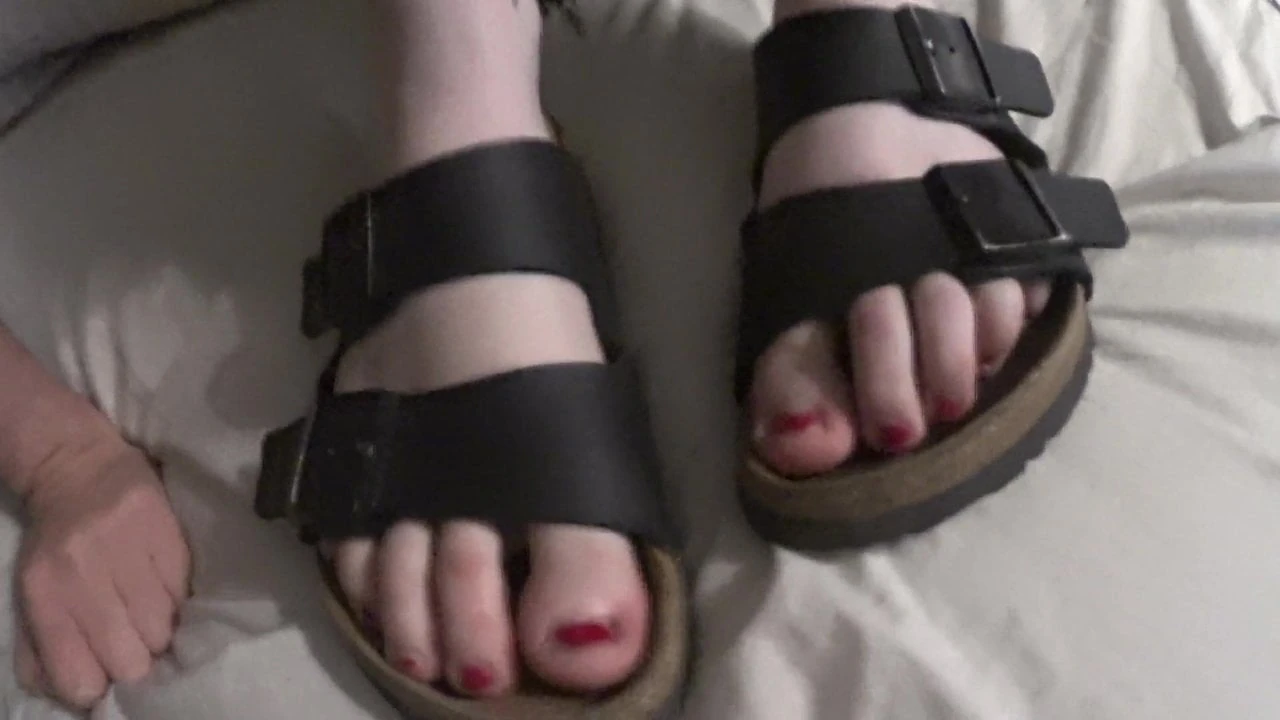 19yr girl in Birkenstock