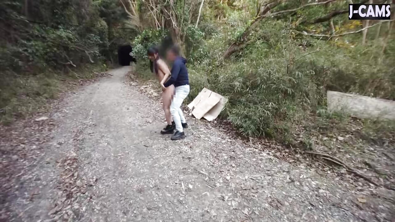 Obediente mulher do tipo M gosta de ser conduzida por aí para encontrar prazer em um trabalho de provocação de estado ousado 2