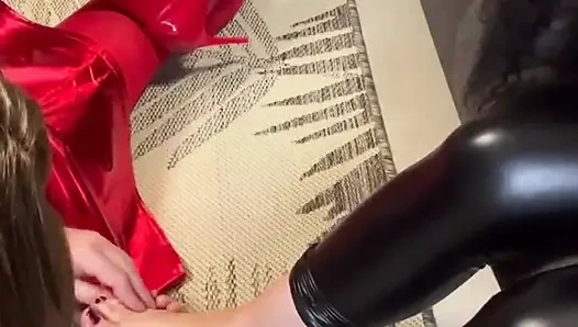 Мои ступни, угощение.