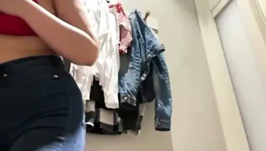 Soyunma odasında aşırı yakın çekim sikişiyor jucielussie