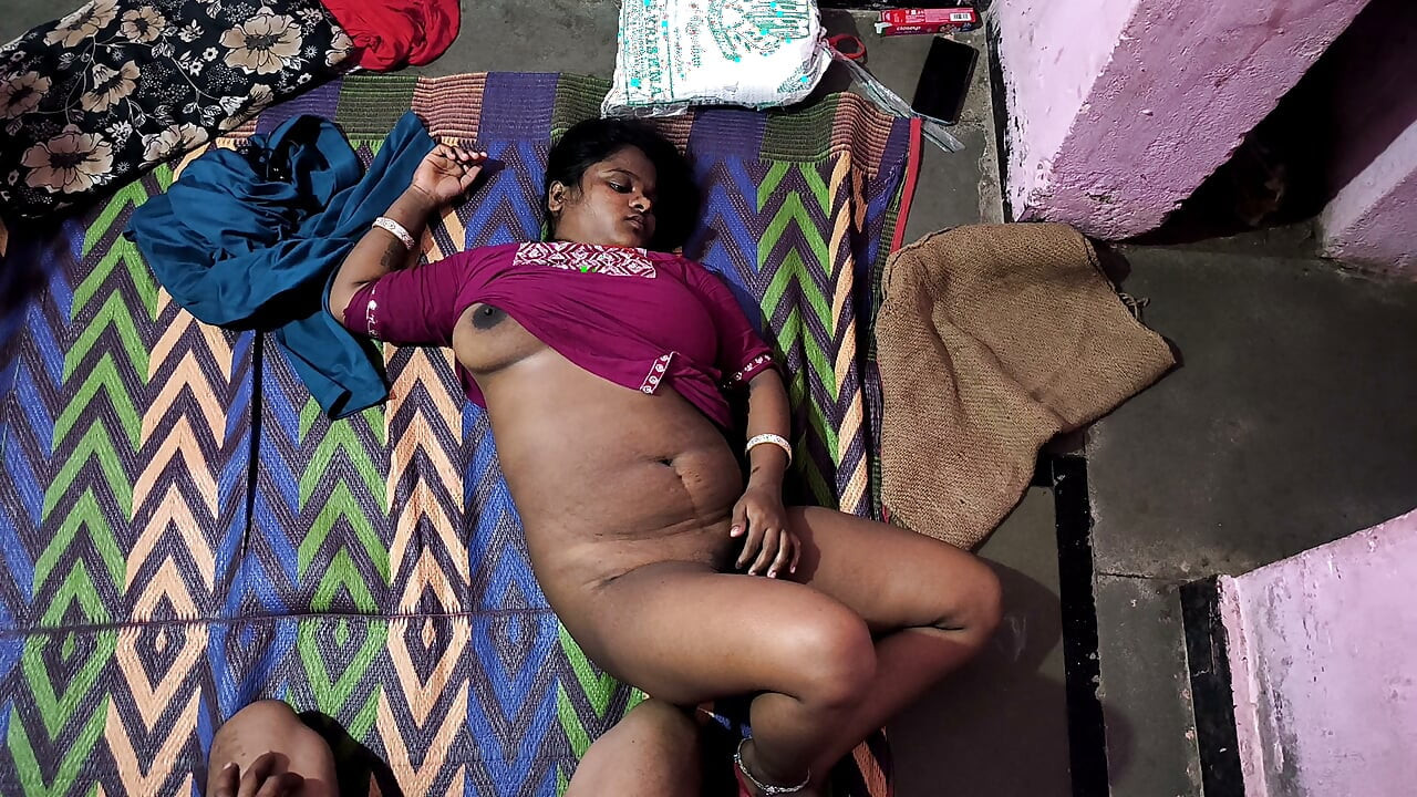 18+ nadržená desi indická dívka tvrdě jezdí na péru