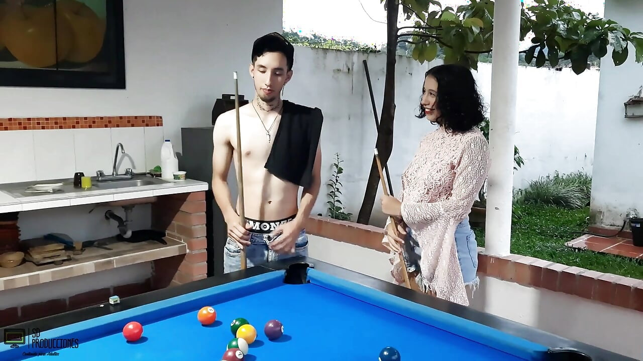 Un gros cul colombien veut chevaucher ma bite sur la table de villar - porno en anglais