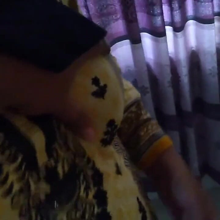 Pakistani Stepaunty Fucked by Neighbor Hot Guy When She Was Ready for Go to Meet with Her Ex Boyfriend