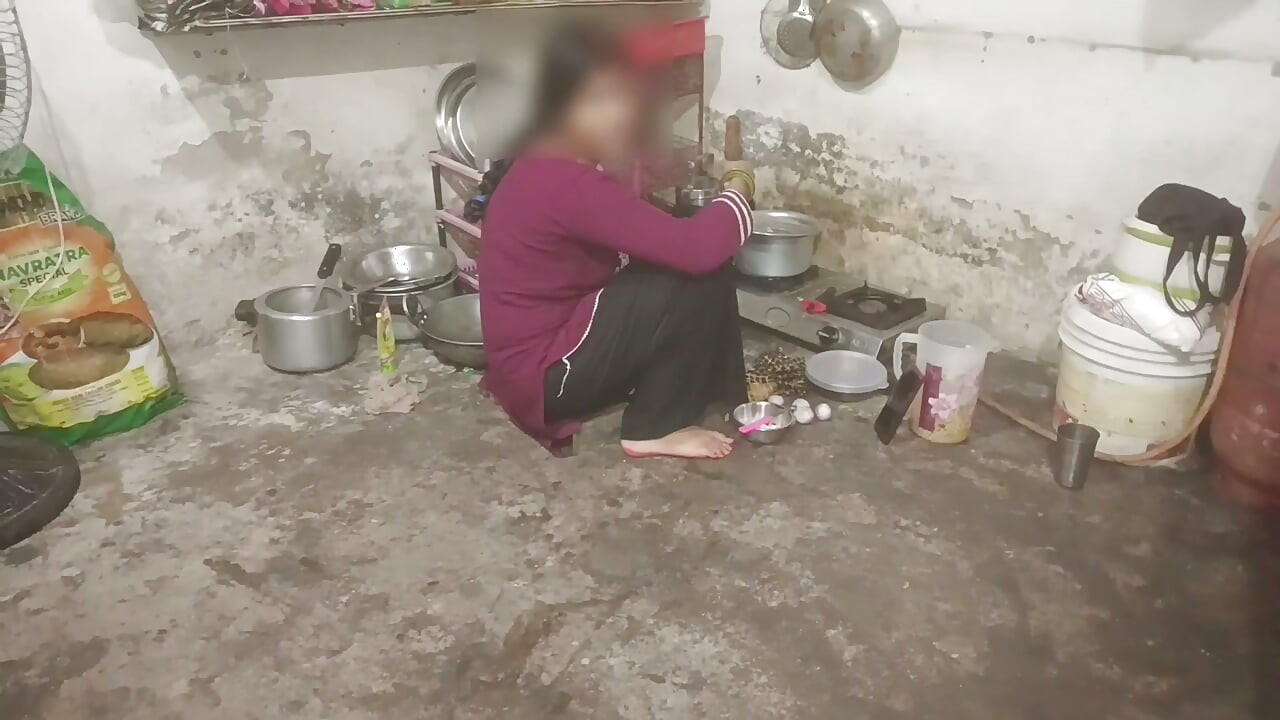 In the kitchen, the elder stepsister sucked the younger stepbrother's cock, sucked it and took out the water