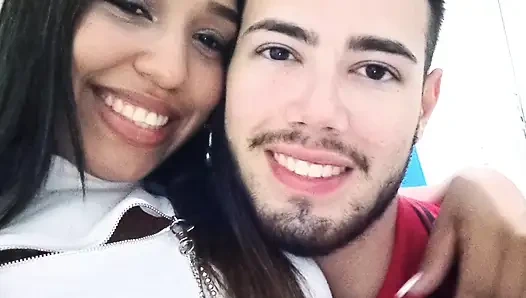 Büyük götlü ve büyük doğal memeli esmerimi siktikten sonra, ondan bir video kaydetmesini ve filtrelemesini istiyorum